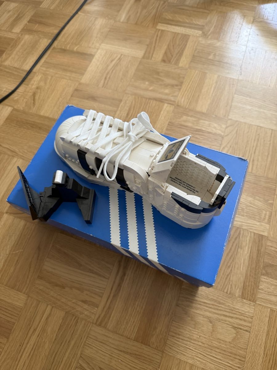 Lego Kit di costruzioni: Adidas Superstar Aus Lego – Usato da Solothurn venduto da EmanuelKummer 2