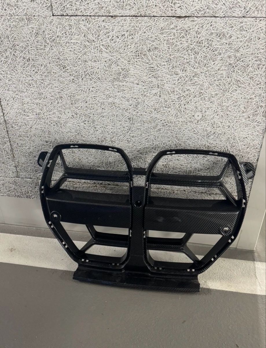 BMW Tutti pezzi di ricambio auto: Carbon-Look Kühlergrill BMW M3/M4 - gebraucht – Usato da rorschacherberg venduto da tme_zsr5 1