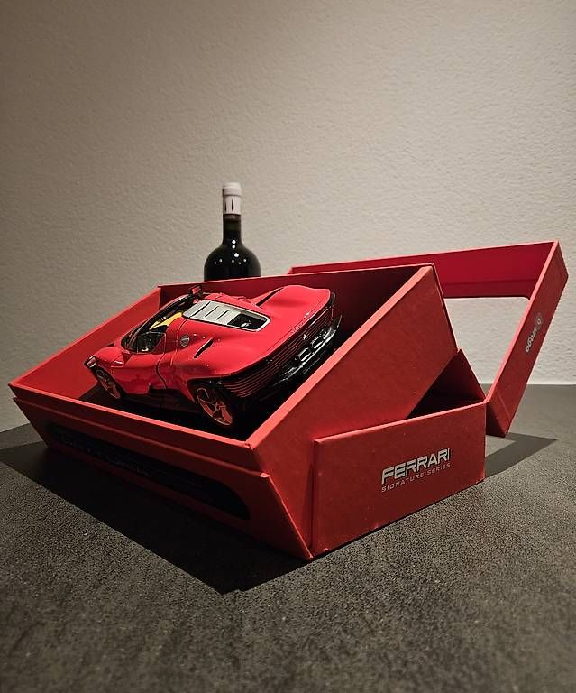 Modellini d'auto: Ferrari DAYTONA – Nuovo e nell'imballaggio originale da Châtel-St-Denis venduto da ameireles1973 2