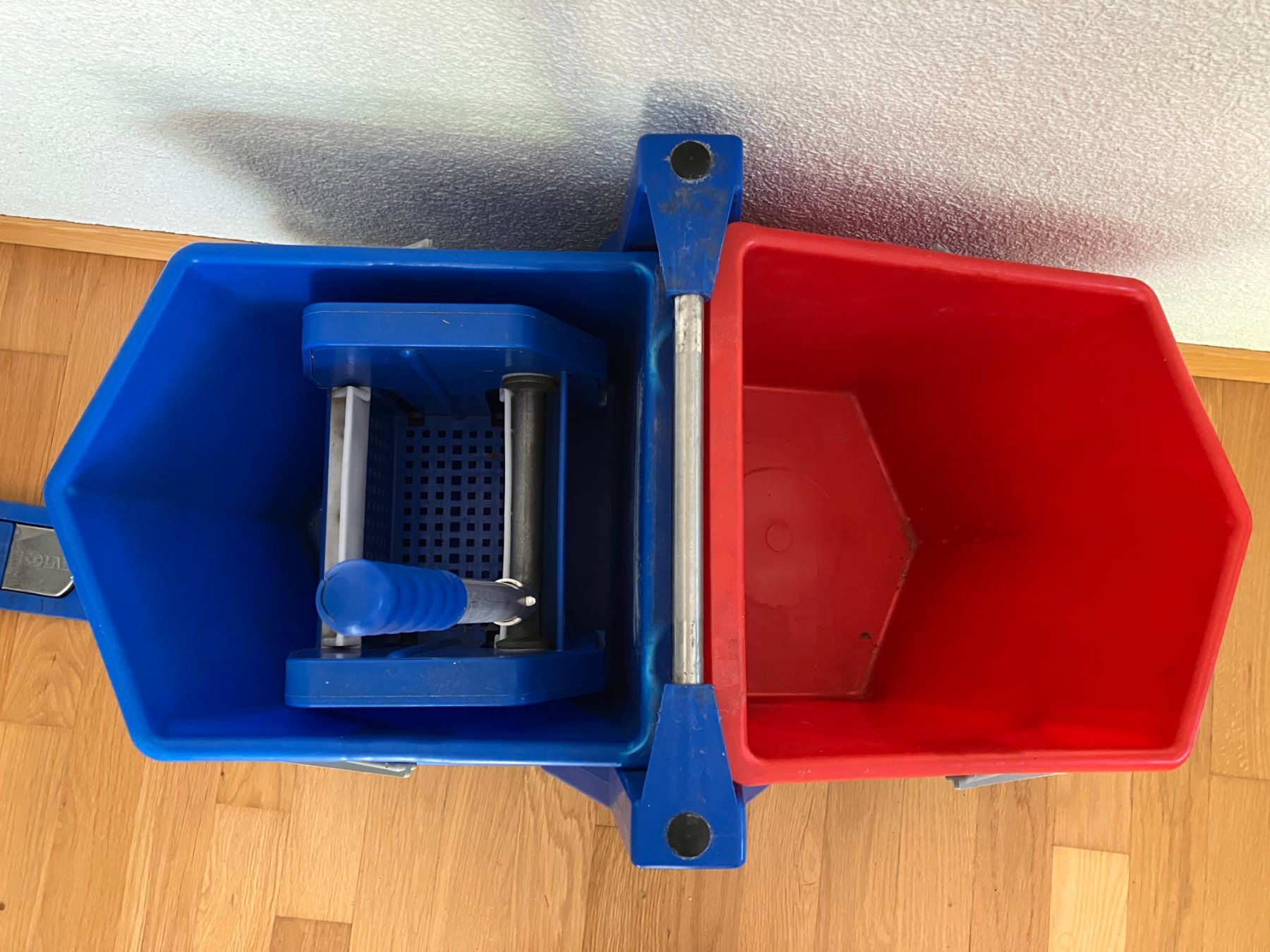 Reinigung & Hygiene: Ecolab Doppelfahreimer mit zwei Wischer – Gebraucht aus Fislisbach von Promo 3