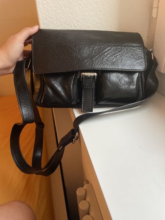Schwarze Ledertasche Umhängetasche, raues Echtleder, Italien
