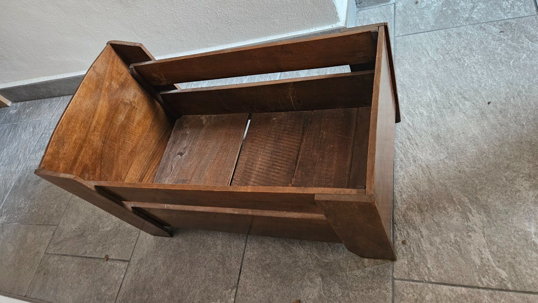 Letti: Vecchio lettino per le bambole in legno scuro – Usato da Melano venduto da H-Sara 2