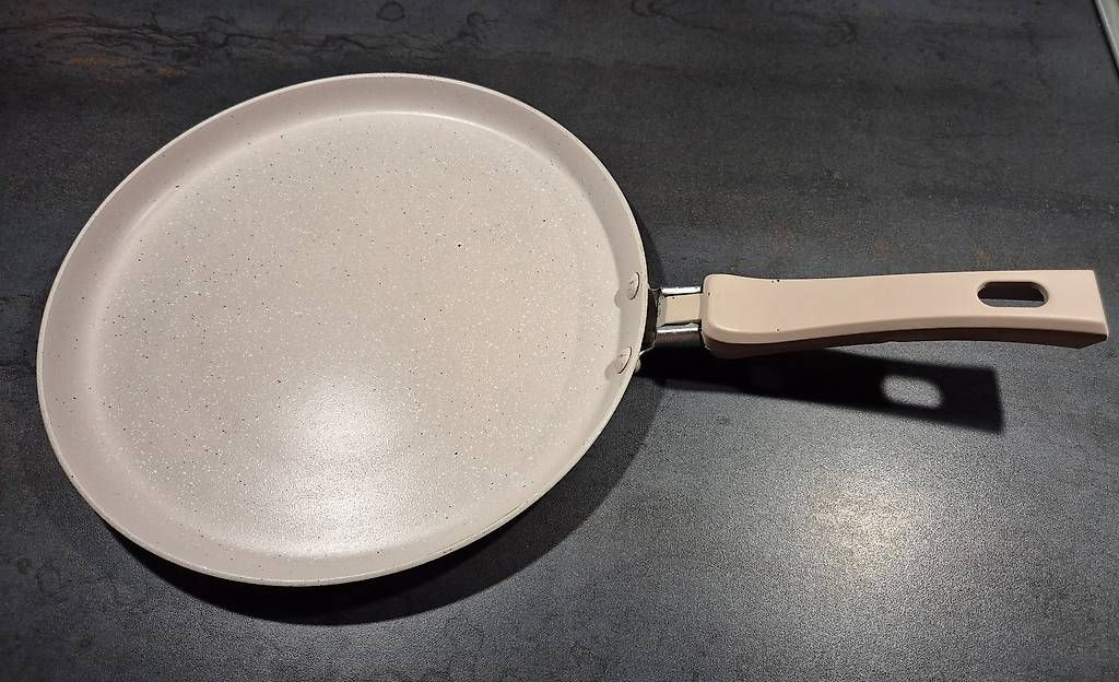 Padelle: 5 poêles – Usato da Le Pâquier NE venduto da kat_xh6t 2