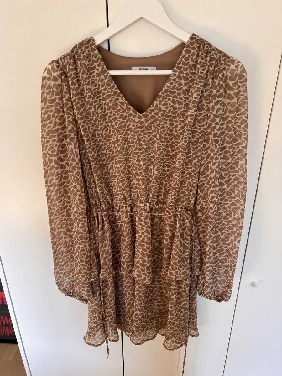 Kleider: Trendiges RESERVED Kleid mit Muster, Grösse 36, Herbst – Neu (gemäss Beschreibung) aus Altstätten SG von pau_9ly8