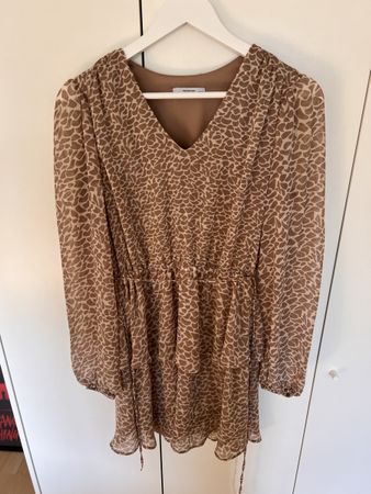 Trendiges RESERVED Kleid mit Muster, Grösse 36, Herbst