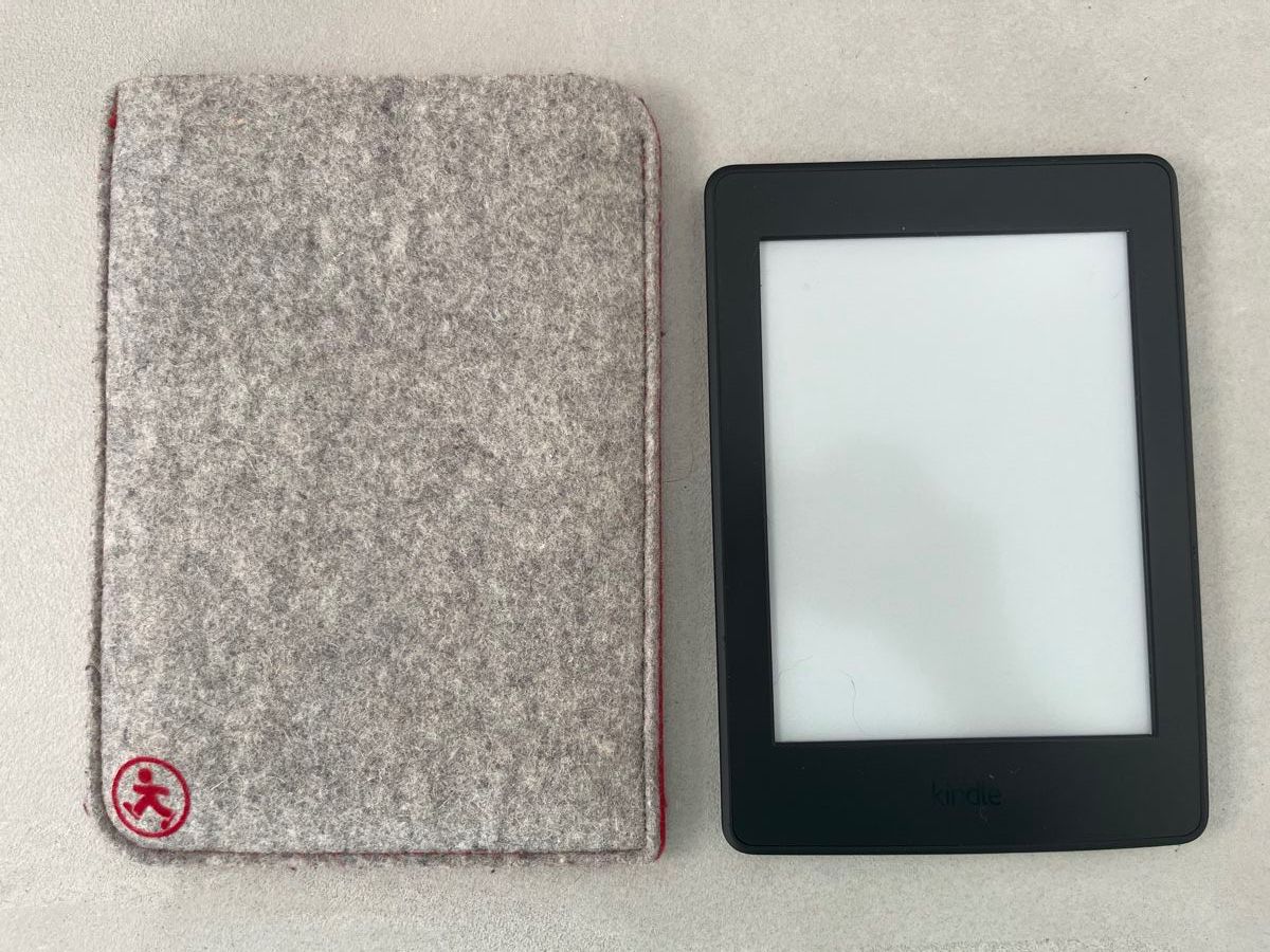 Amazon Tablettes PC: E-Reader Amazon Kindle Paperwhite 7. Gen., mit Filzhülle – D'occasion à Windisch par this-and-that 1