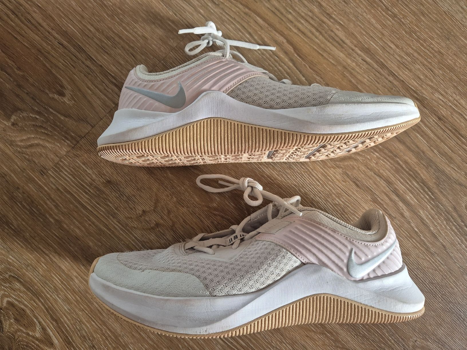 Nike Scarpe da uomo: Nike Training Shoes Size 11 EU 43 light pink grey – Usato da Zürich venduto da sha_rxc8