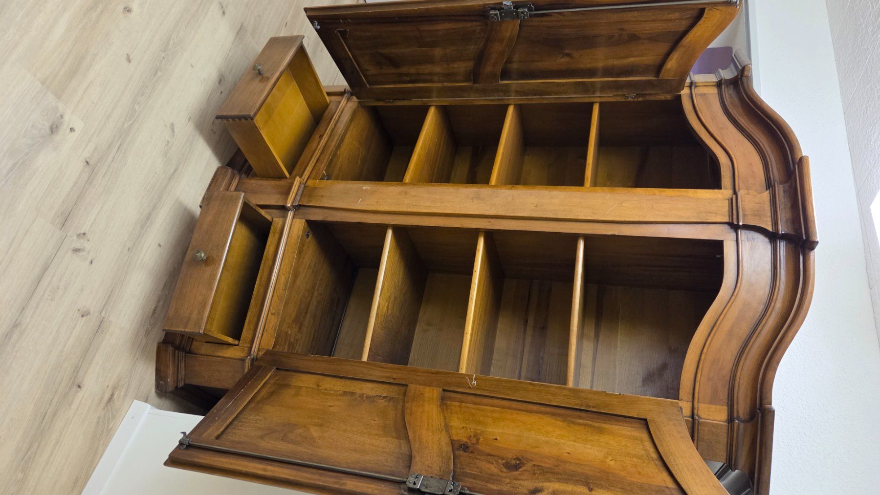 Armadi: Schrank Echtholz Antik B160xT60xH188 – Usato da Niederrohrdorf venduto da Danse01