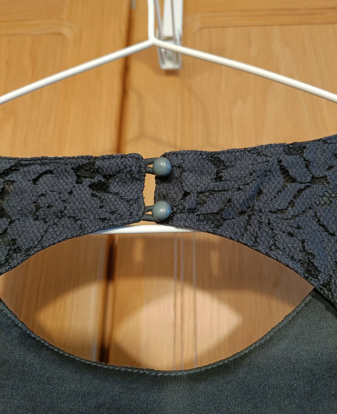 Only Vestiti: Schwarzes Kleid mit Spitze | Grösse 38 Only – Usato da Zürich venduto da Atelier.Second 4