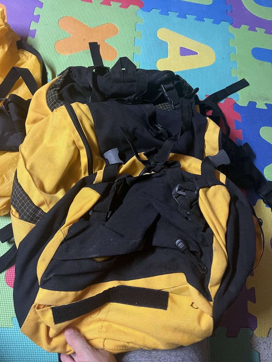 Zaini: Top Wanderrucksack mit Regenhülle, gelb/schwarz, robust – Usato da Bremgarten b. Bern venduto da nan_n82z 2