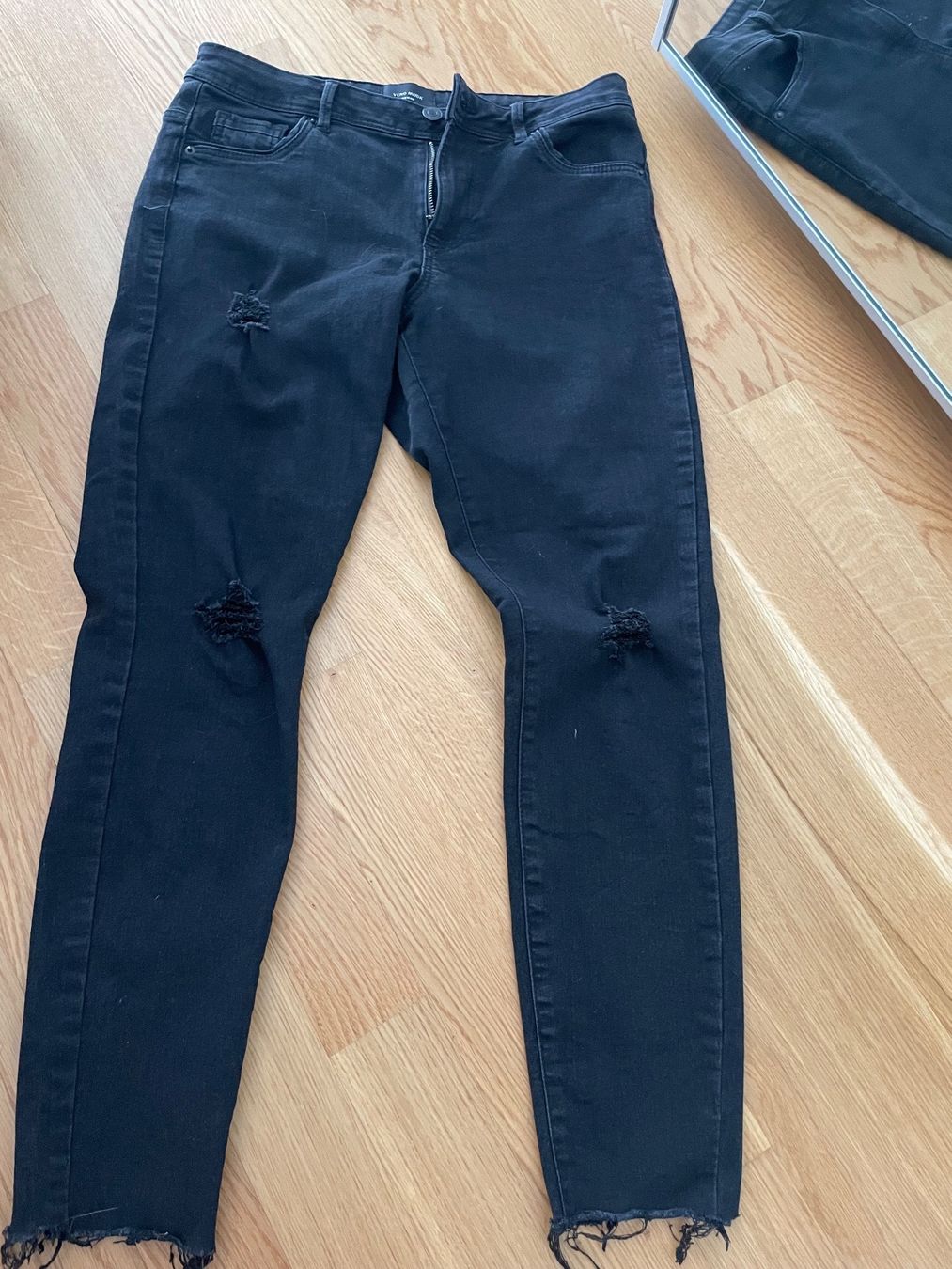 Vero Moda Jeans: Vero Moda Jeans L28 – Nuovo (secondo la descrizione) da Niederrohrdorf venduto da jasmiinw