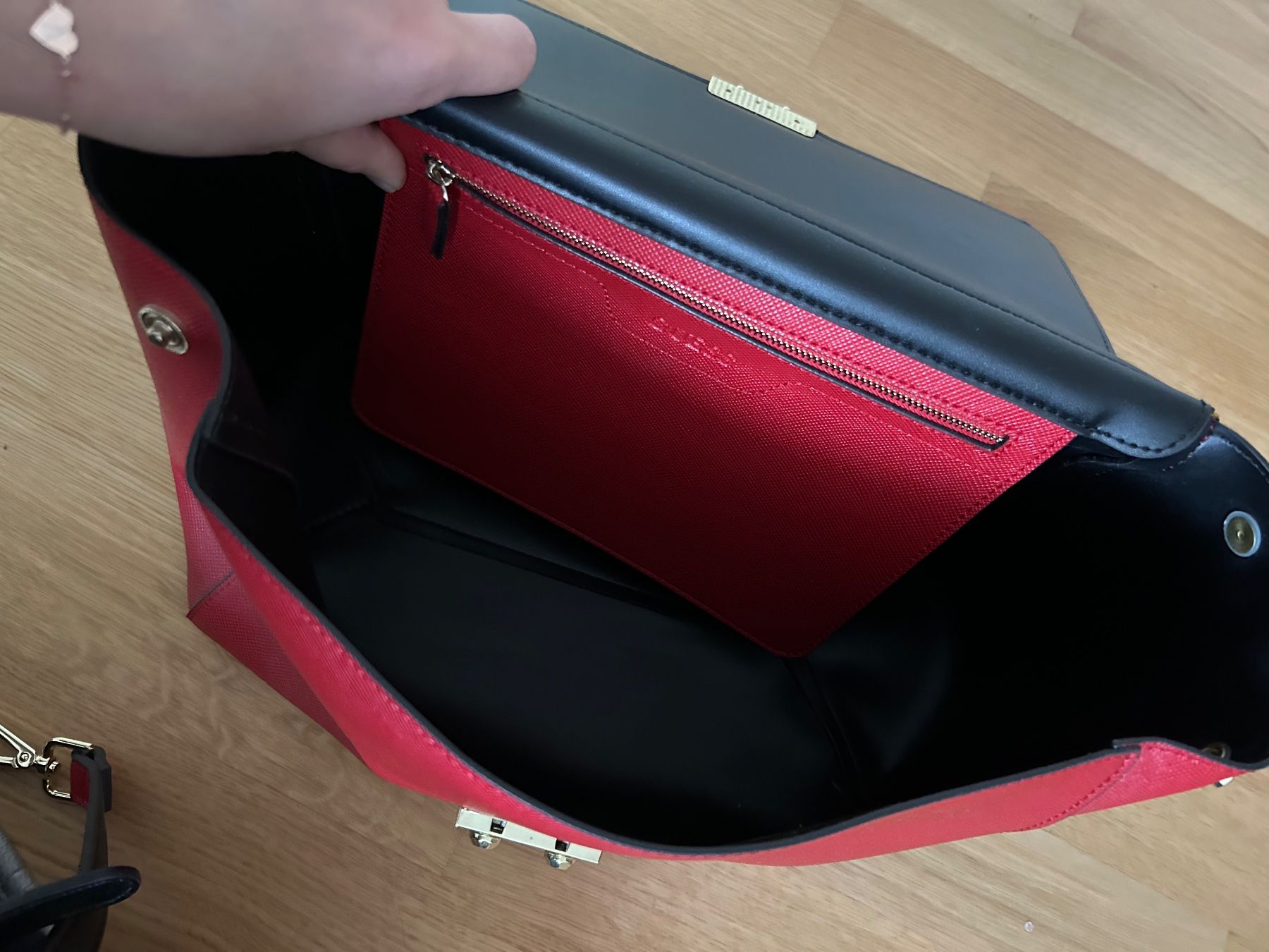 Guess Taschen für Damen: Guess Tasche – Gebraucht aus Hunzenschwil von elm_mb67 2