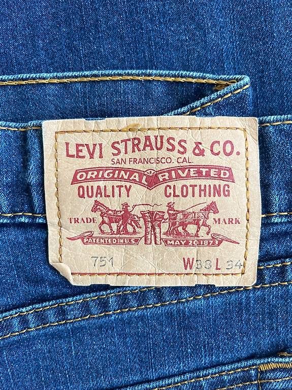 Jeans: Jeans Lewis et Denim – D'occasion à Genève par alv_gj95