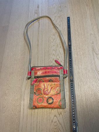 Trendige Umhängetasche mit speziellem Muster, Top Zustand