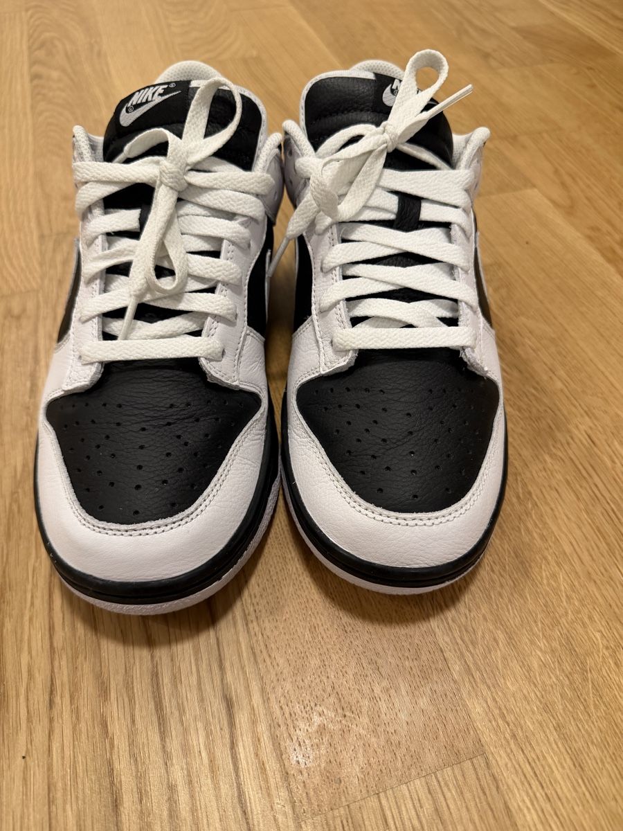 Nike Chaussures hommes: Nike Dunk Low Panda Revers Gr 44,5 – D'occasion à St. Gallen par swarley89 1