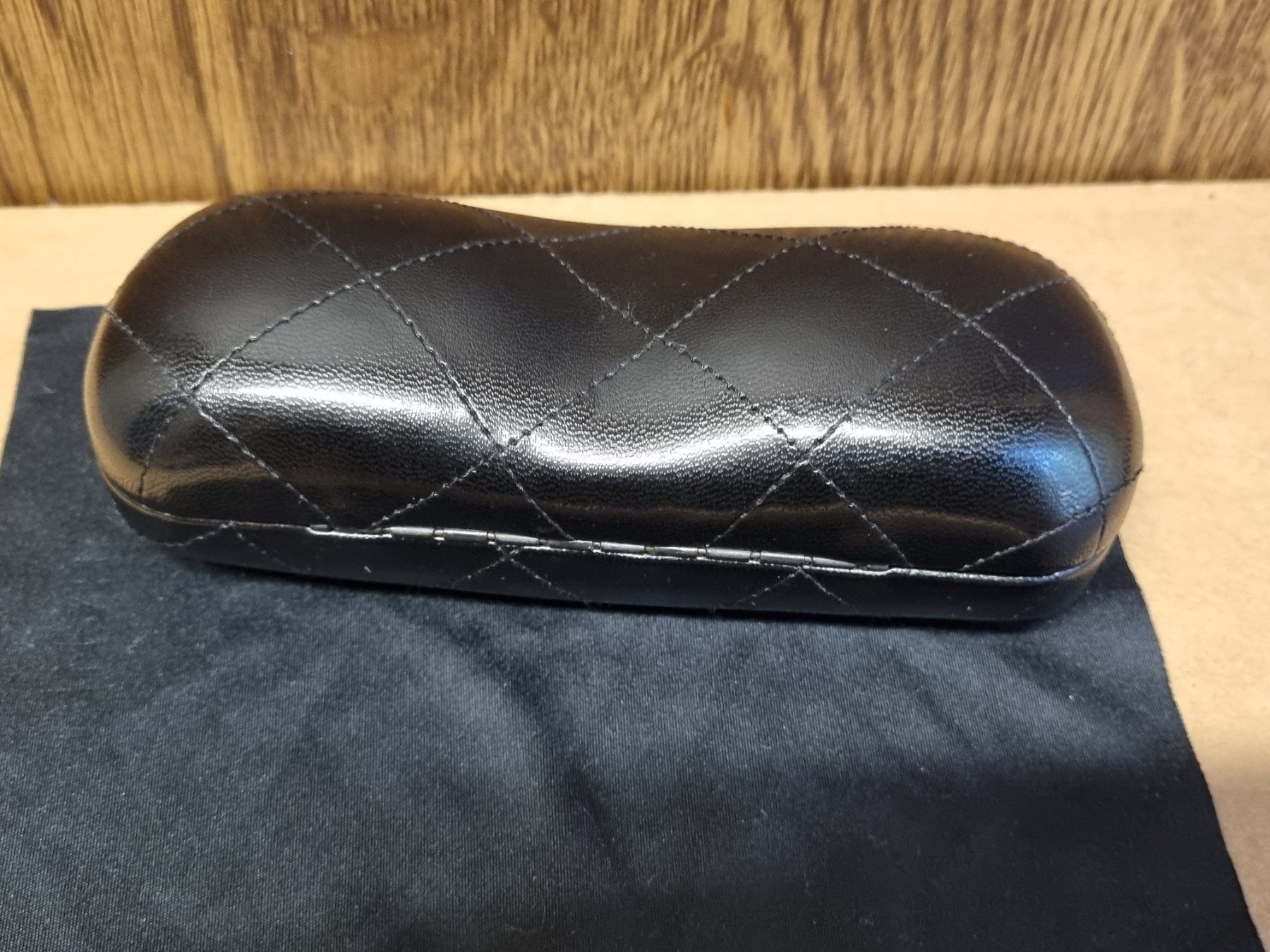 Chanel Occhiali & Lenti: Chanel Brille mit Etui Schwarz – Usato da Schaffhausen venduto da Leveron13 8
