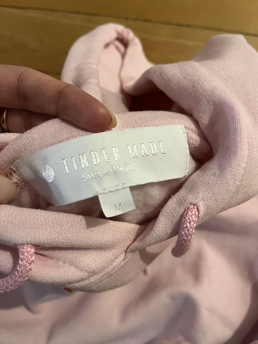 Pullover & Sweatshirts: Tinder Pullover – Gebraucht aus Zürich von cat_rsn7 1