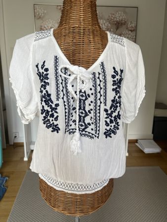 Bluse mit Stickereien, Black Box, M