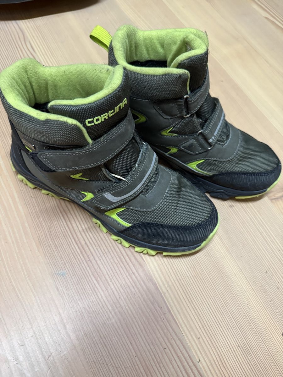 Scarpe per ragazzi: Kinder Winterstiefel Boots Winterschuhe – Usato da Brittnau venduto da Malwe 1