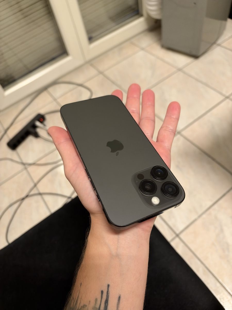 Apple Telefoni cellulari / Smartphones: Iphone 16 pro max 512gb black titanium – Nuovo (secondo la descrizione) da Bellinzona venduto da Peet94 2