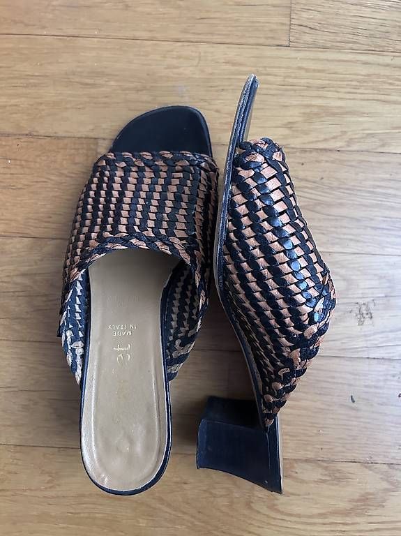 Scarpe da donna: Stylish woven leather slide sandals – Usato da Genève venduto da mar_f82s 1