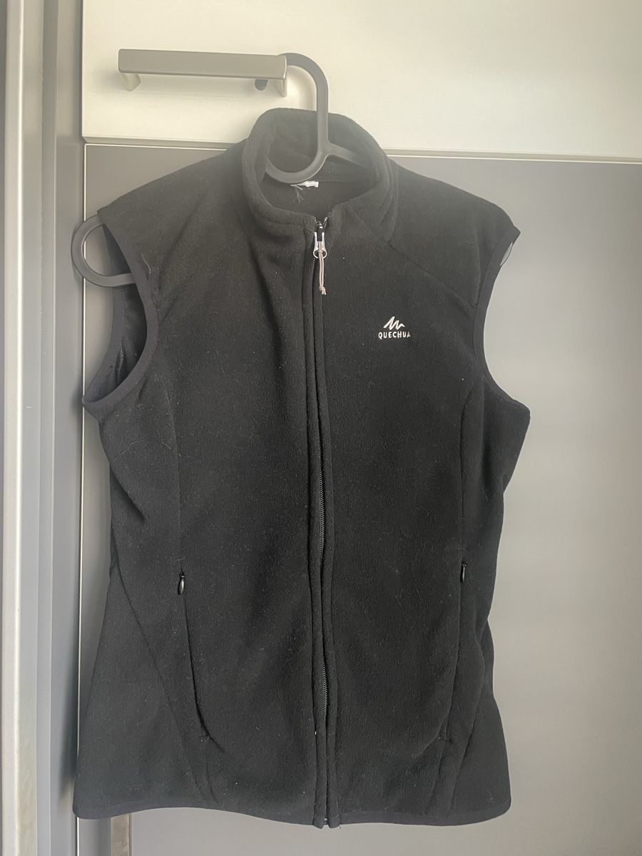 Decathlon Gilet & Giacche senza maniche: Schwarze Quechua Fleecefetzweste Grösse S – Usato da Interlaken venduto da sa.manta