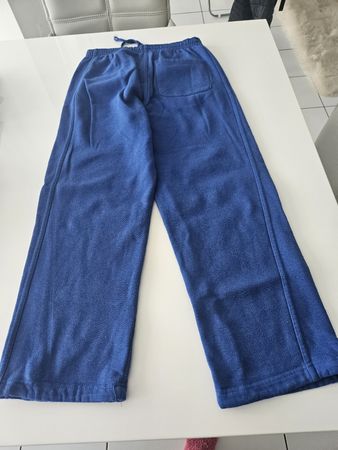 2 Stück Trainerhosen schwarz und blau