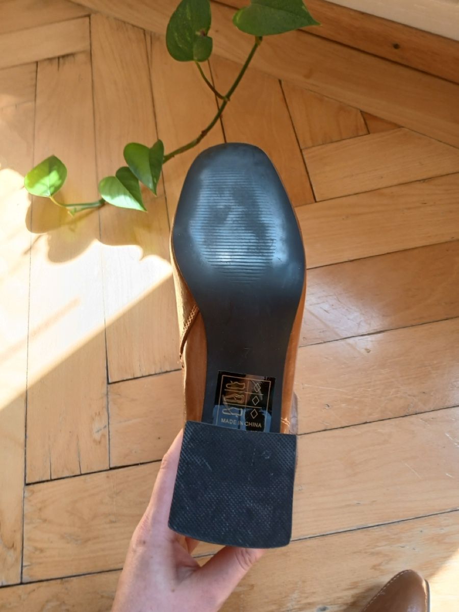 Scarpe da donna: Bottines à talons style vintage – Nuovo (secondo la descrizione) da La Chaux-de-Fonds venduto da offnoise 2