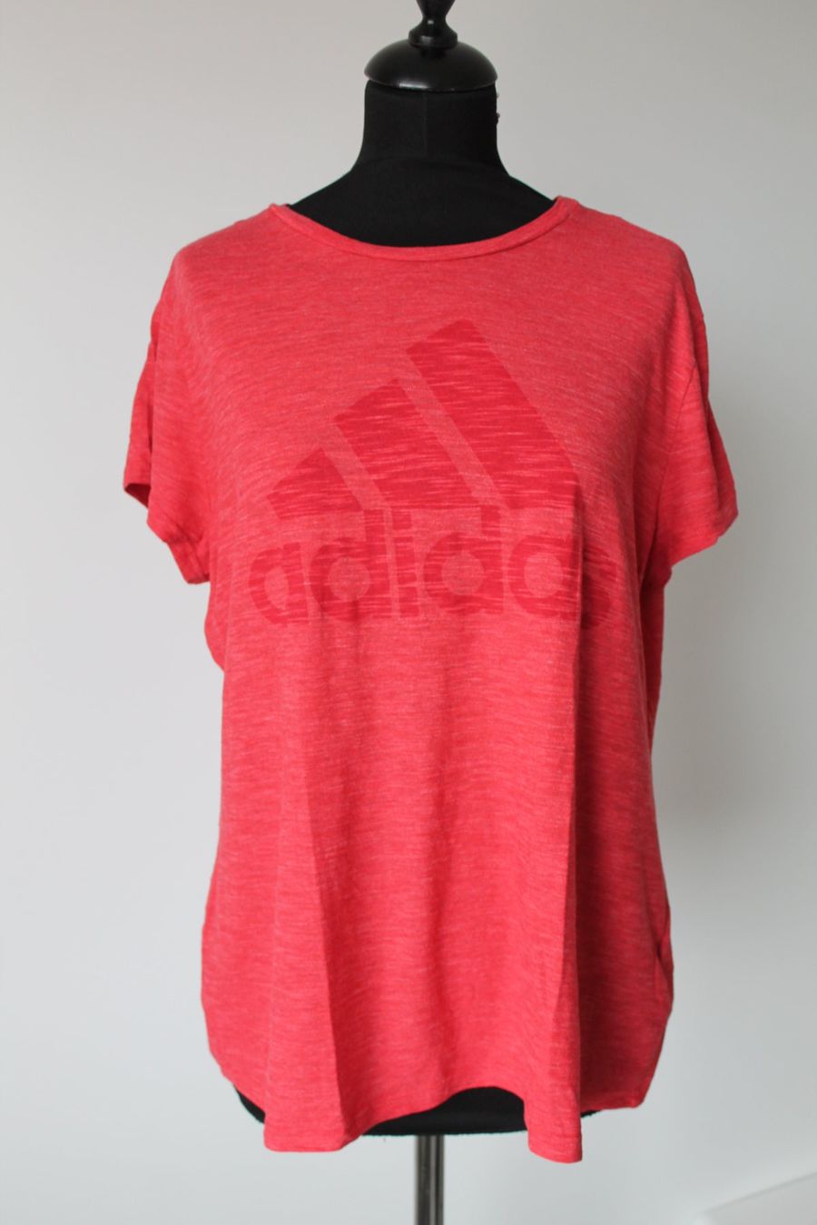 Adidas T-shirt: T-Shirt ADIDAS taille XL – Usato da Chez-le-Bart venduto da jasse