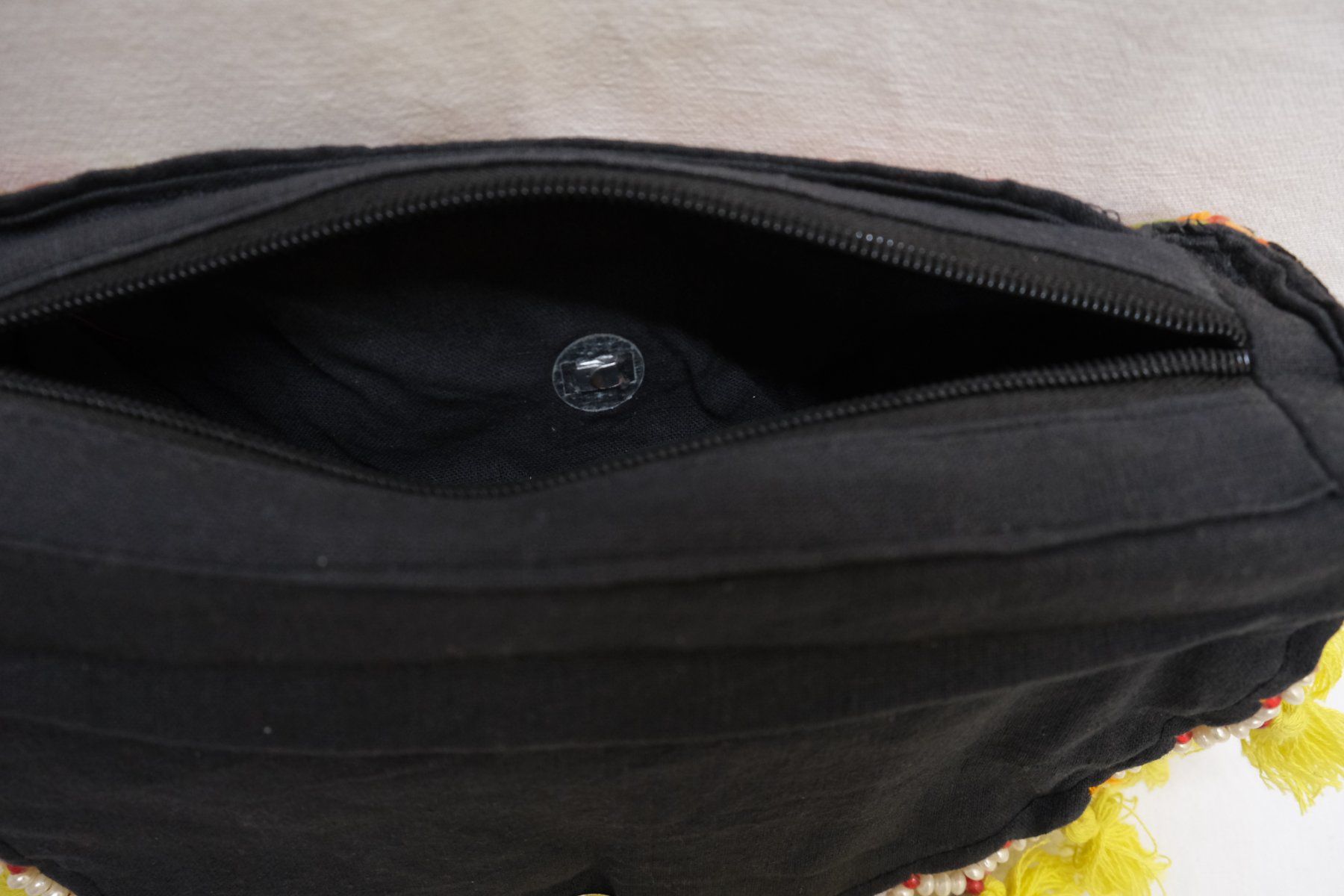 Borse da donna: Stoff Tasche Umhängetasche mit Stickerei Patchwork – Usato da Zürich venduto da Masala-Oase 6