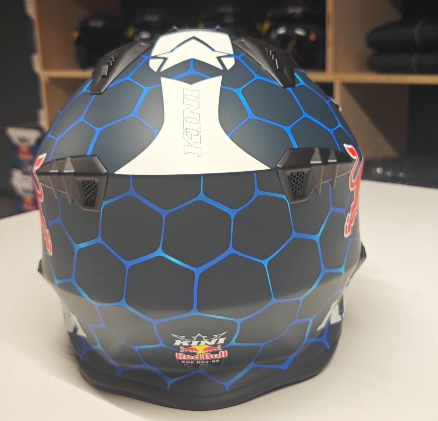 Red Bull Caschi & visiere: Originale Red Bull Helme XL – Nuovo e nell'imballaggio originale da Trimmis venduto da 0004 3