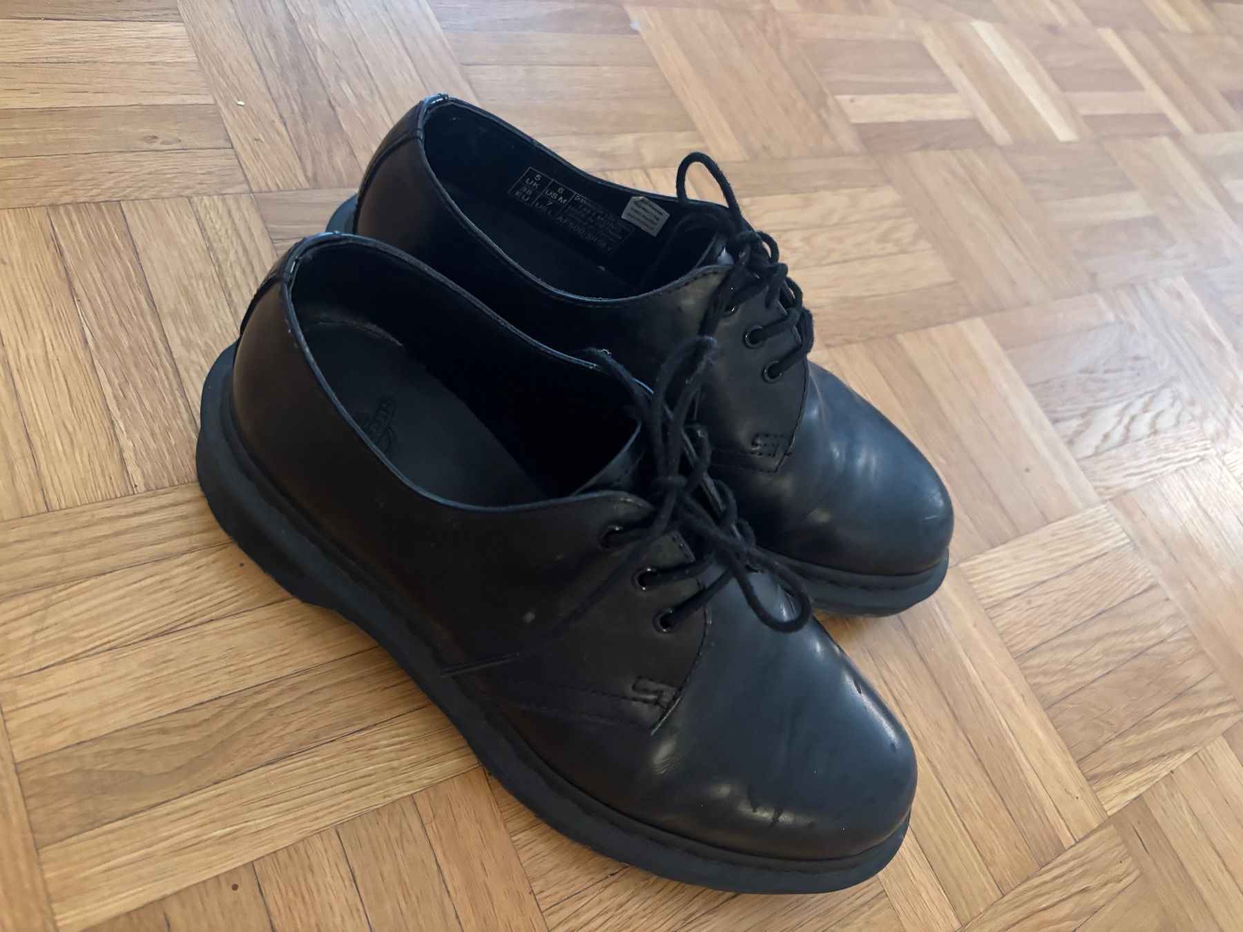 Dr. Martens Scarpe da uomo: DR. MARTENS 1461 HALBSCHUHE SCHWARZ – Usato da Adliswil venduto da buchstabensuppe 1