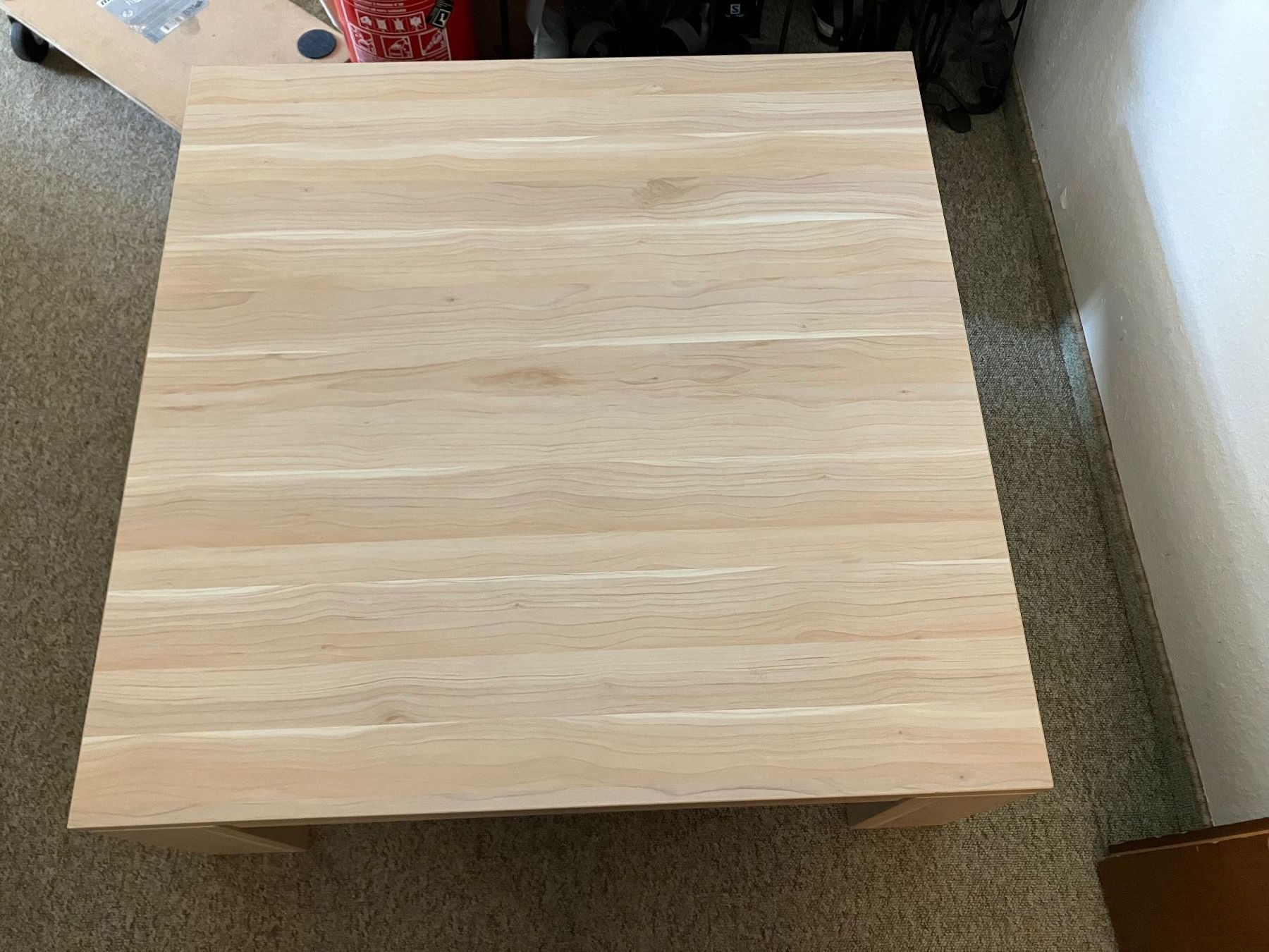 Tavoli: Niederer Salontisch, helles Holz 89x89cm, massiv – Usato da Baar venduto da Zugi2 1