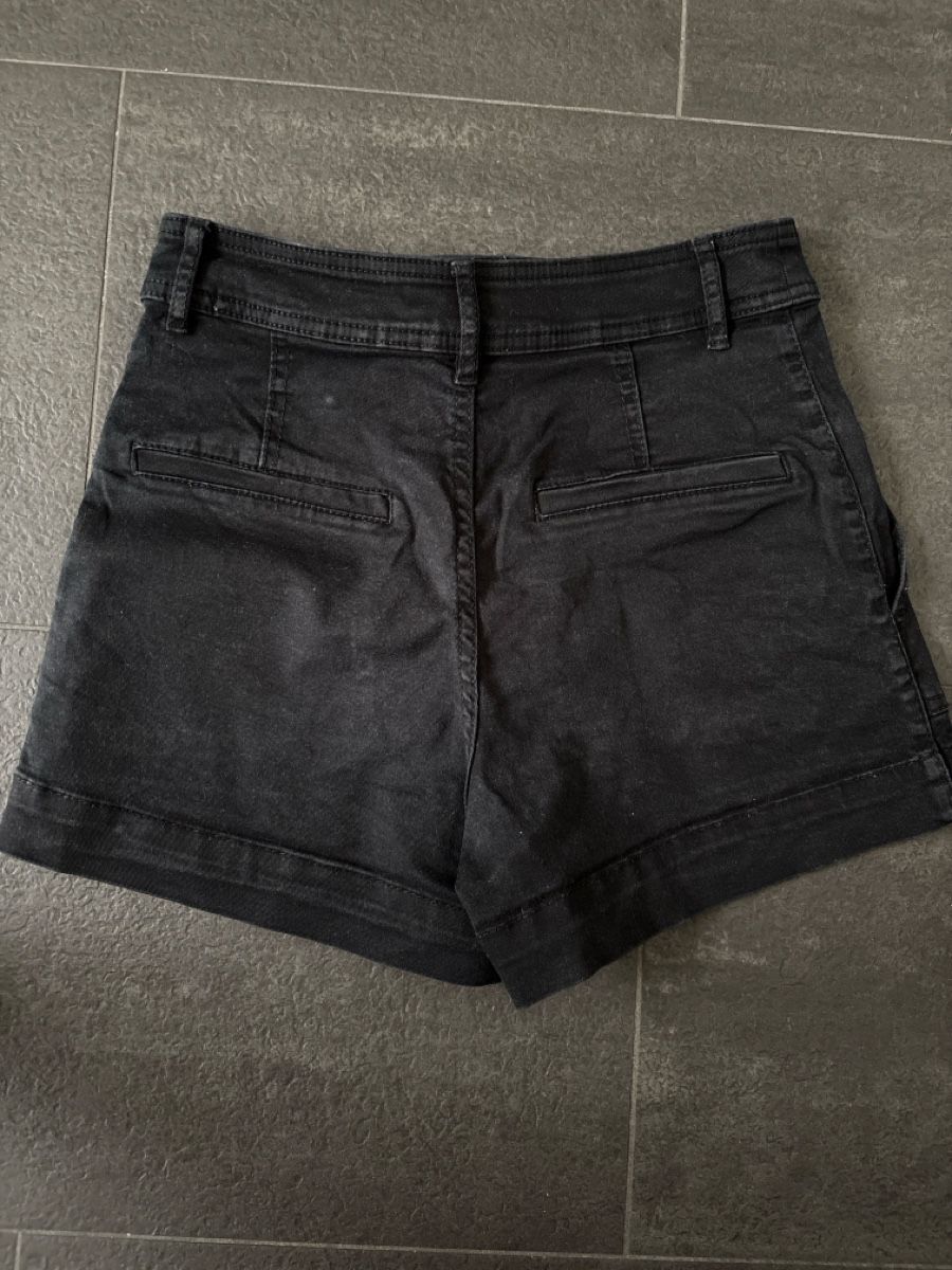 H&M Pantaloni: Shorts H&M S 36 – Usato da Sarnen venduto da leonie.vera 1