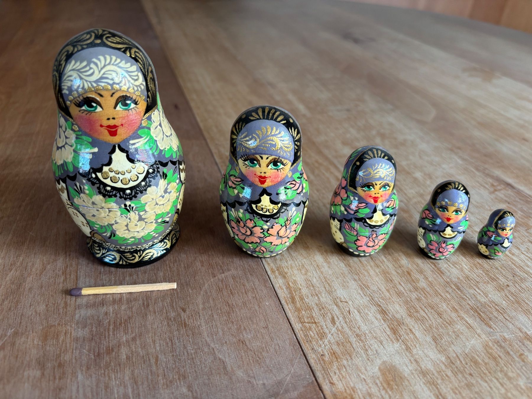 Figurines: Matrjoschka, Babuschka 5 teilig – D'occasion à Seftigen par Muggelwomb