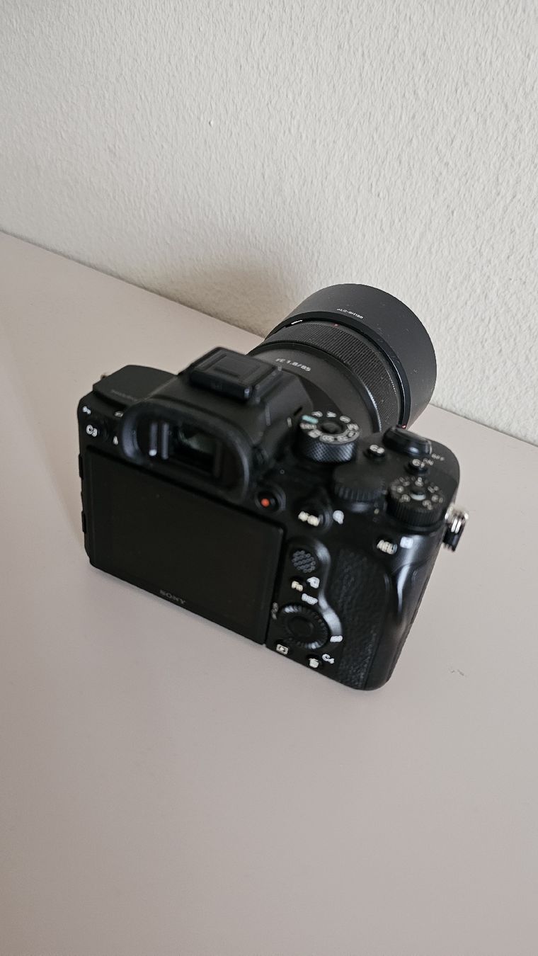 Sony Fotocamera: Sony A7R IV + 85mm f1.8 – Nuovo (secondo la descrizione) da grenchen venduto da adr_6sl7 1