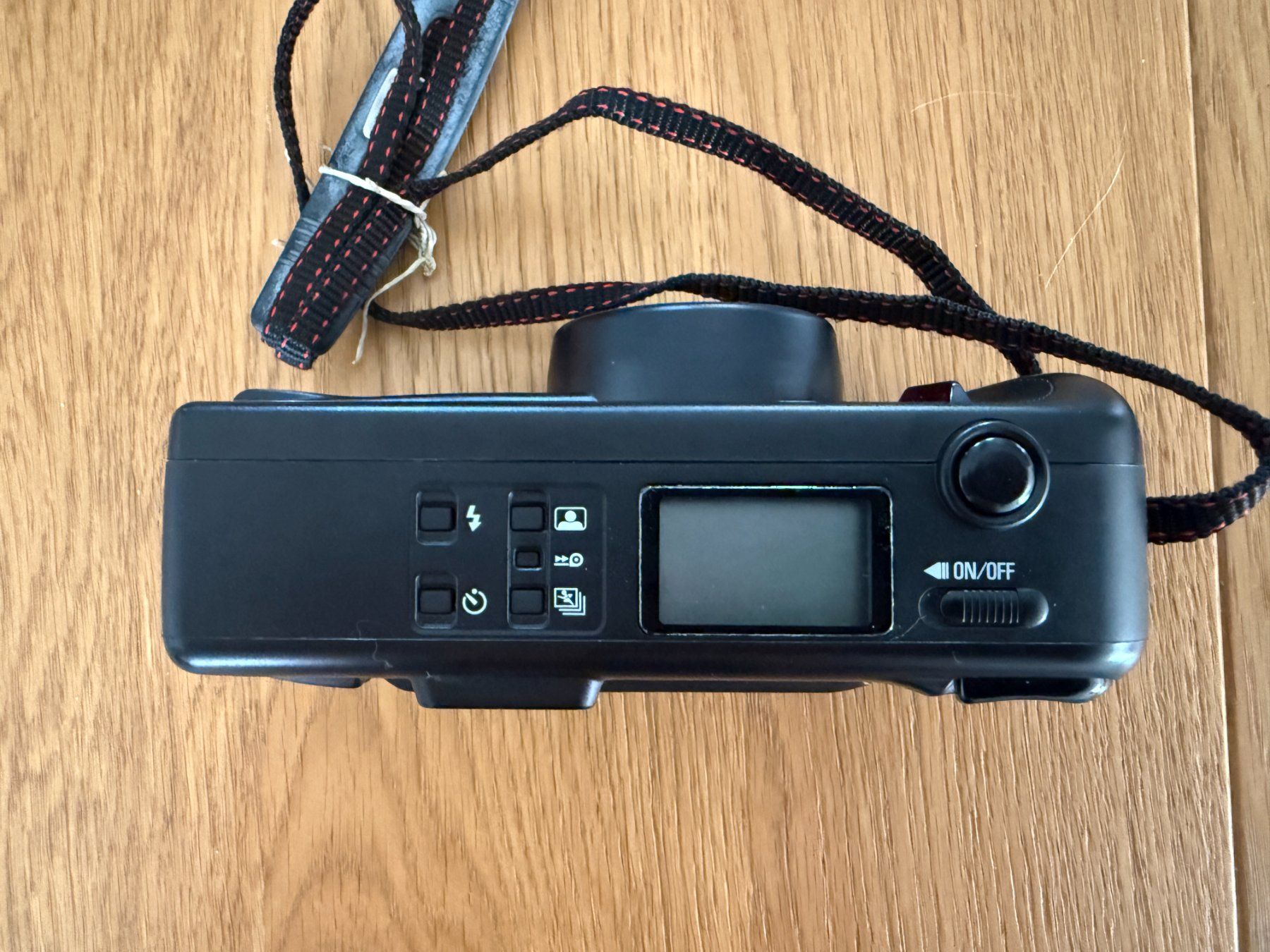Nikon Kamera: Nikon TW ZOOM Quartz Date – Gebraucht aus Founex von MaevaMatahi 2