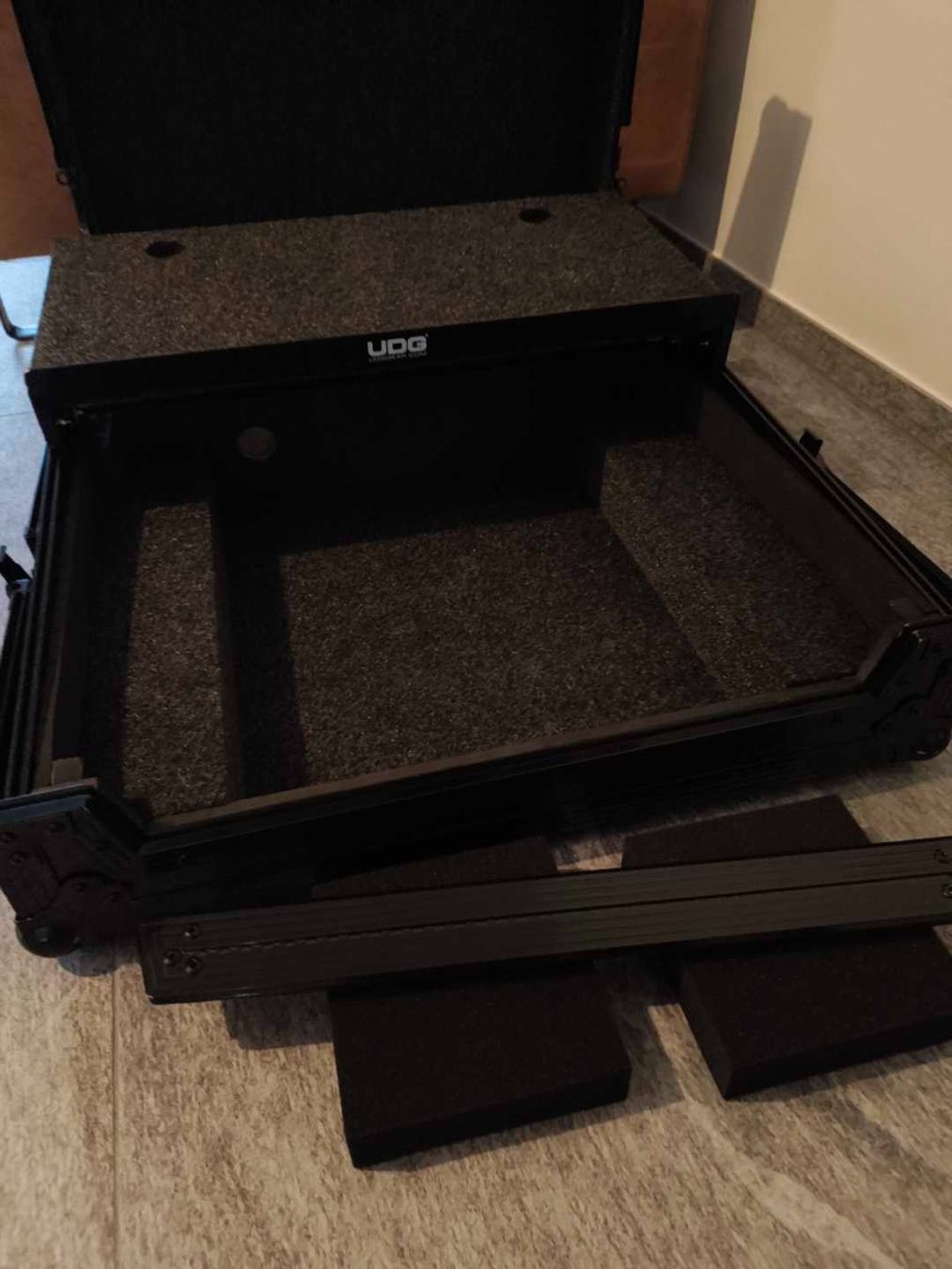 Traktor Console di mixaggio: DJ Console Traktor Kontrol S5 + flight case UDG – Usato da Vernate venduto da Patrick47 8