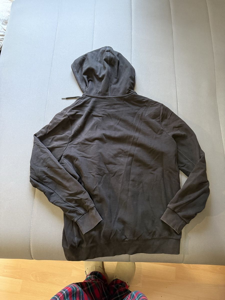 Puma Maglioni & Felpe: Giacca Puma nera con cappuccio, taglia XL – Usato da Monteggio venduto da alyssak327 3