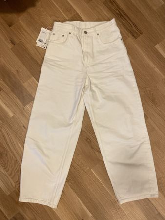 Jeans COS bianchi nuovi, taglia 28 - perfetti per l'estate!
