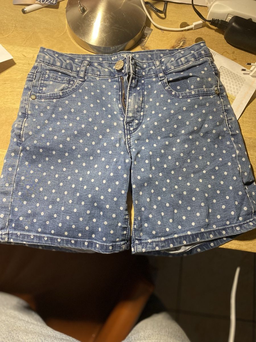Pantaloni: Short en jean à pois, taille 128 cm – Nuovo (secondo la descrizione) da Denges venduto da val_j8w7
