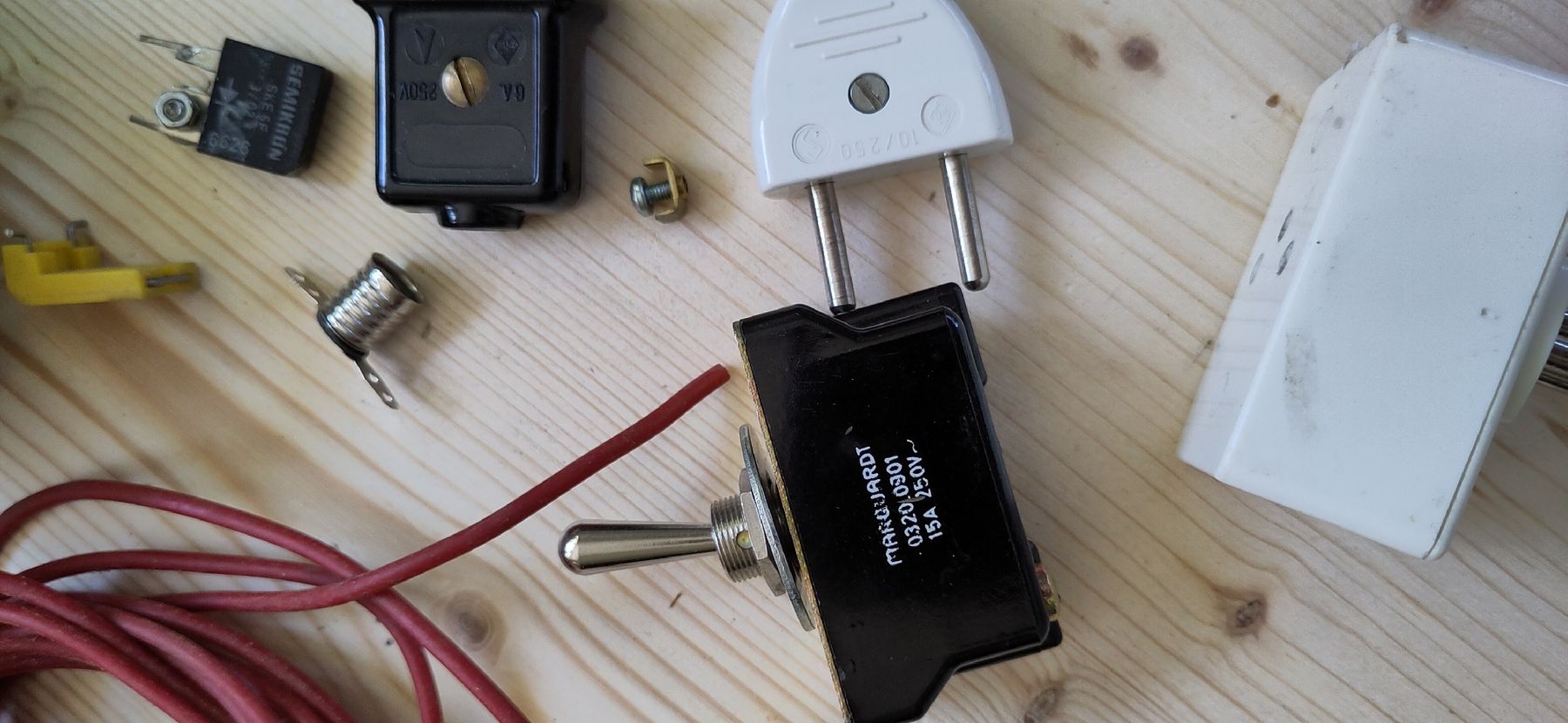 Feller Interrupteurs: Elektromaterial Bastlermaterial – D'occasion à Liebefeld par robi15blue 4