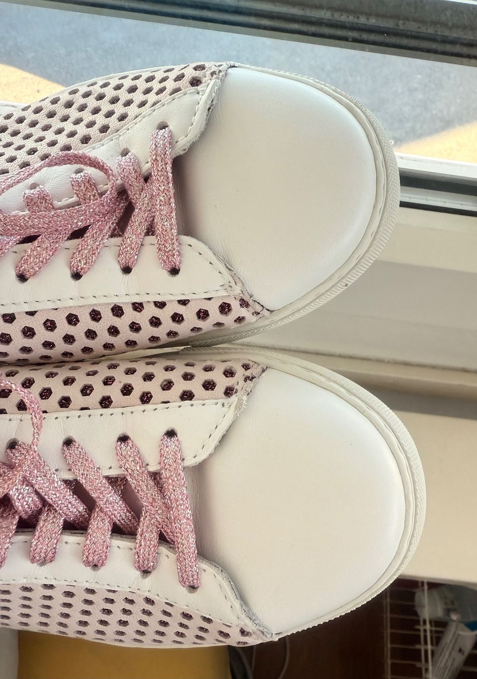 Scarpe da donna: Damen-Sneaker Grösse 37 – Usato da Kilchberg ZH venduto da KellerCI 1
