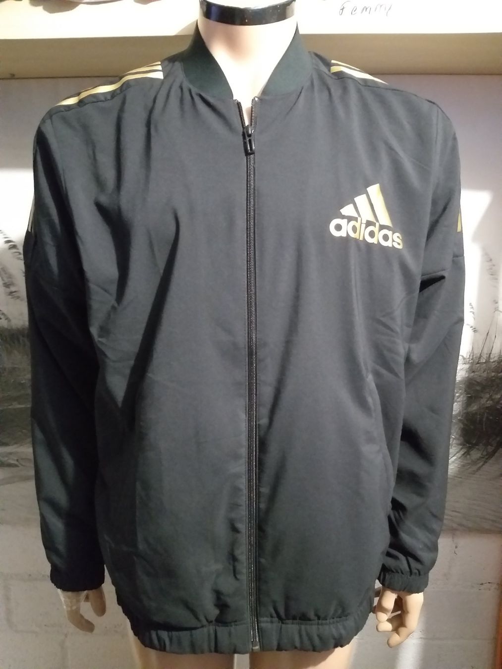 Adidas Giacche: Veste / Jacke ADIDAS  Taille / Grosse M – Usato da Cossonay-ville venduto da Super-Price-Quality