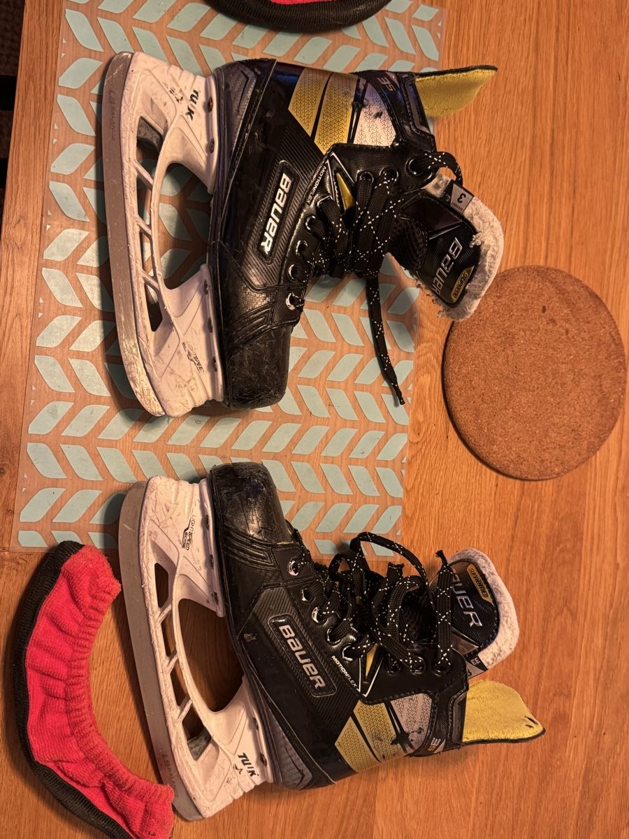 Bauer Pattini da ghiaccio: Bauer Suprême 3S taille 3EE – Usato da Fribourg venduto da Jayaeby