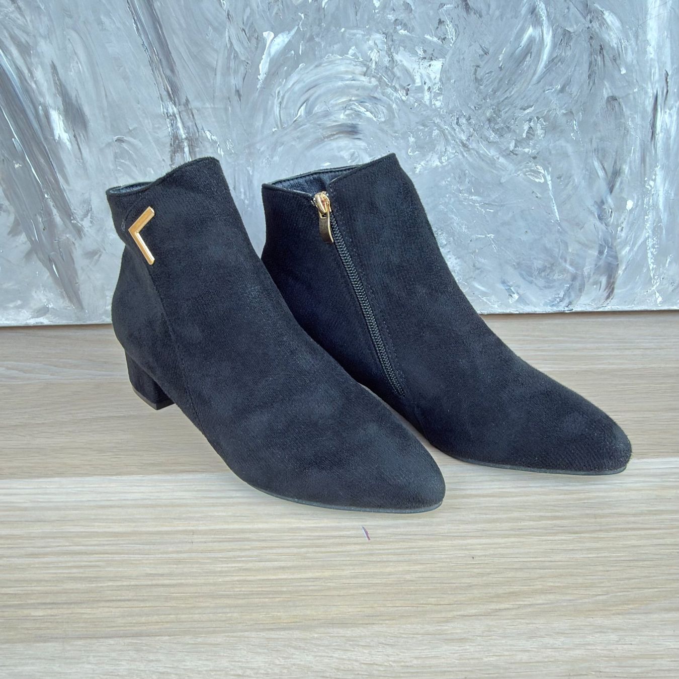 Scarpe da donna: Bottines suédine noires a talon – Usato da Thônex venduto da BrYu