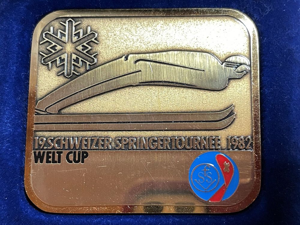MEDAILLE WELT CUP 1982 SCHWEIZER SKISPRINGERTOURNEE Kaufen auf Ricardo