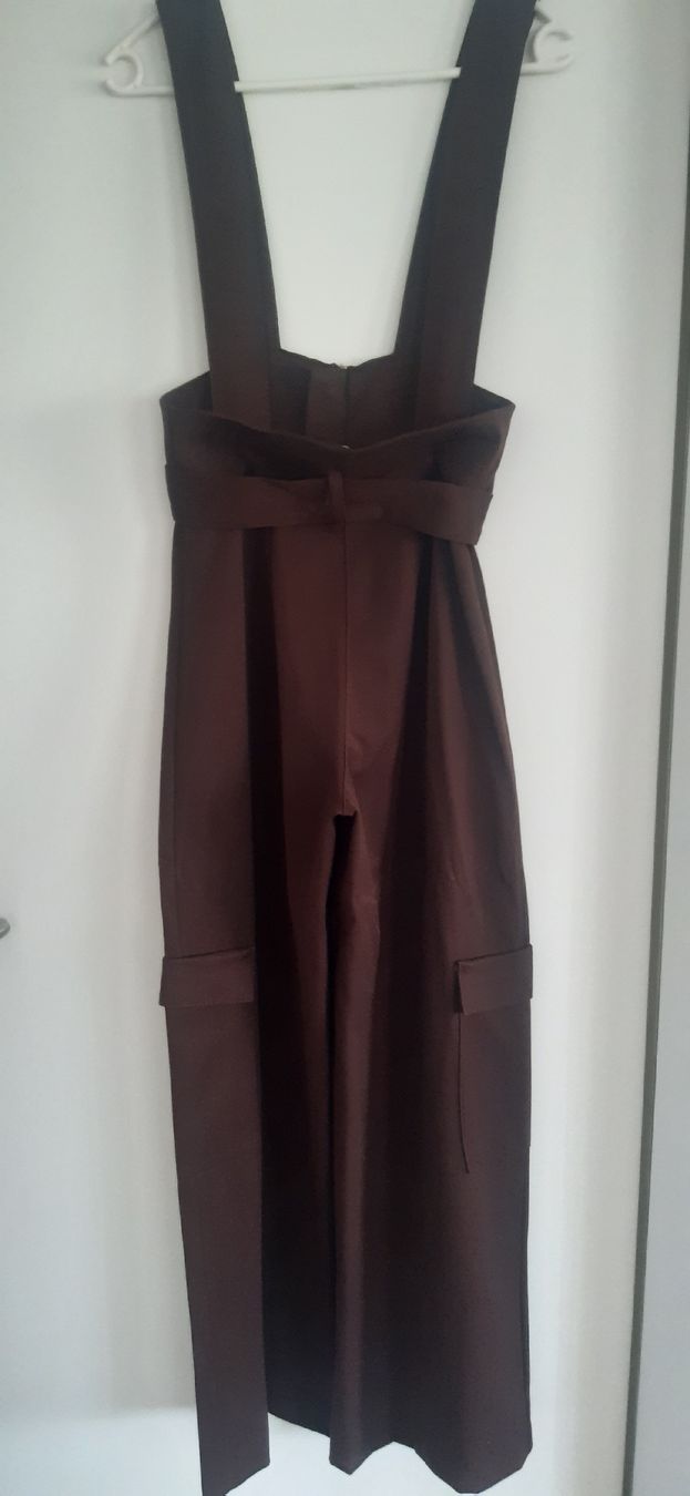 Jumpsuits: Schoggi-Braun Jumpsuit mit Träger – Gebraucht aus Gretzenbach von LSXS