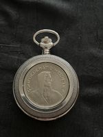 Taschenuhr Savonette silberfarbig mit 5 Fr. Münze