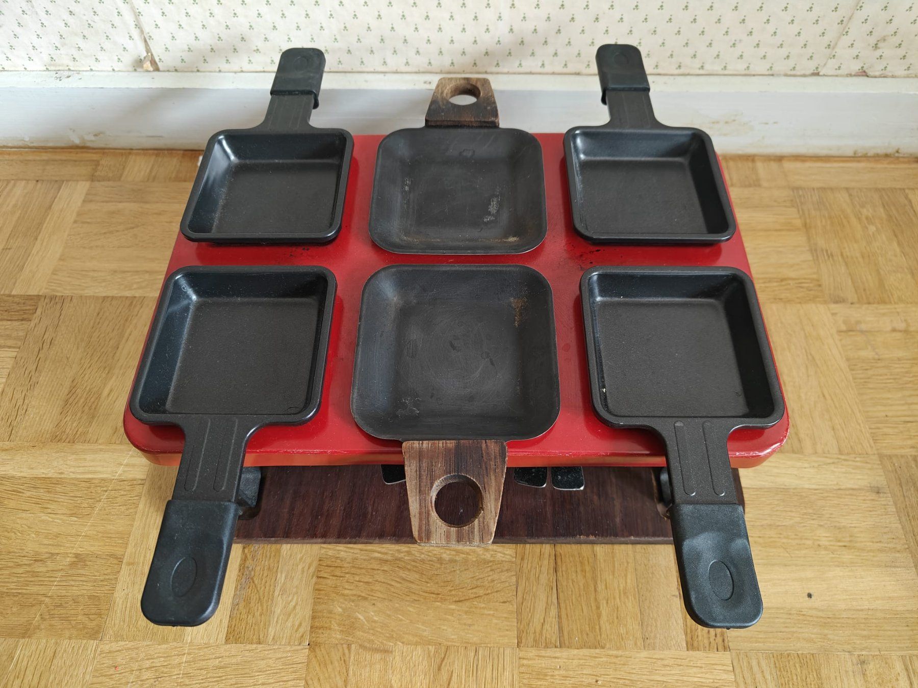Set di piatti: Set Raclette vintage – Usato da Genève venduto da FadiF